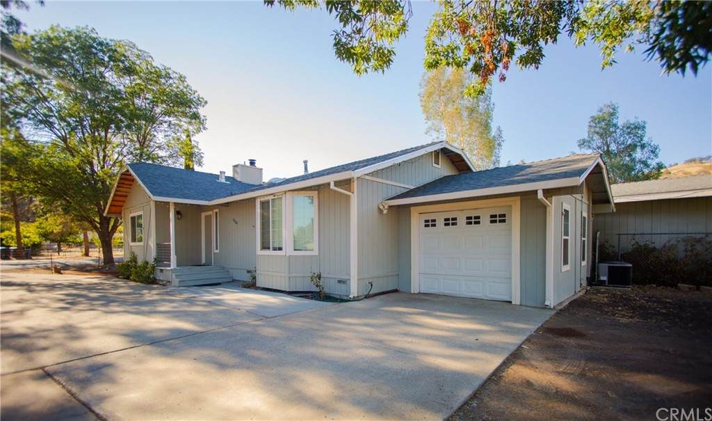 2909 Oak Tree Way - Photo 1