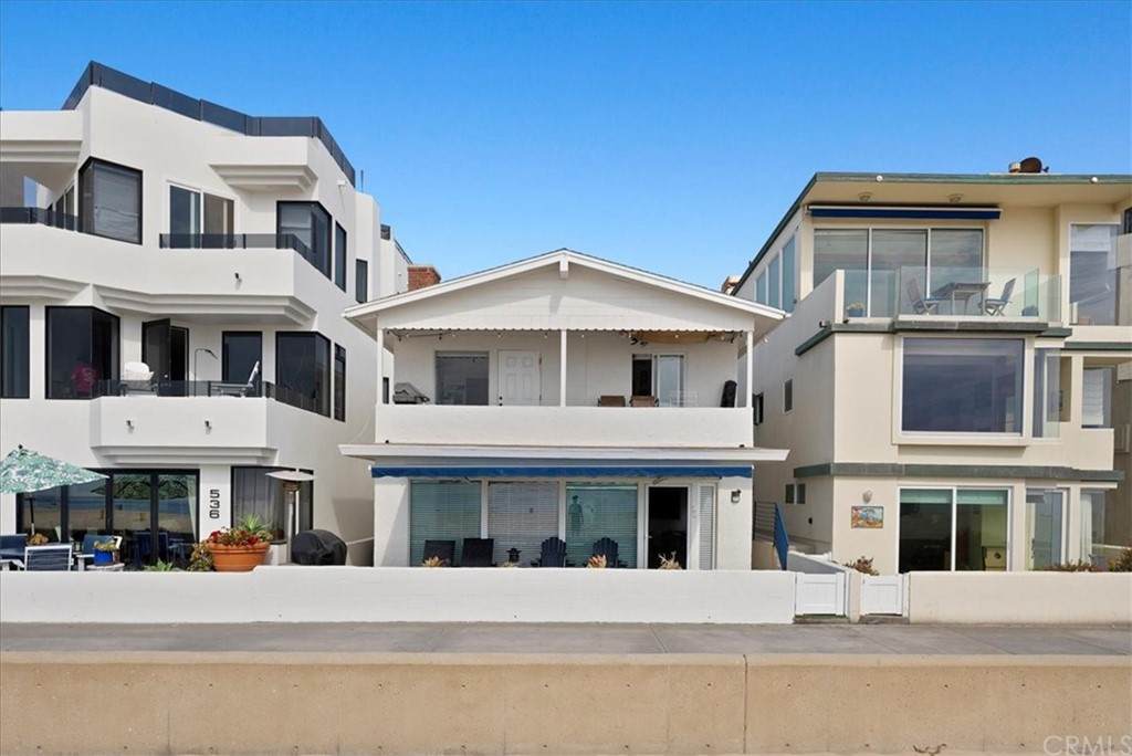 528 The Strand - Photo 1