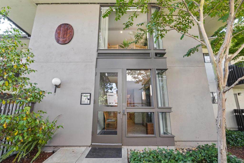 2140 Santa Cruz Avenue - Photo 1
