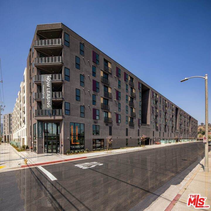 1101 Main Street - Photo 1