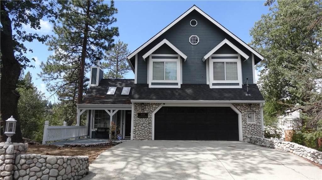 918 Sandalwood Drive - Photo 1