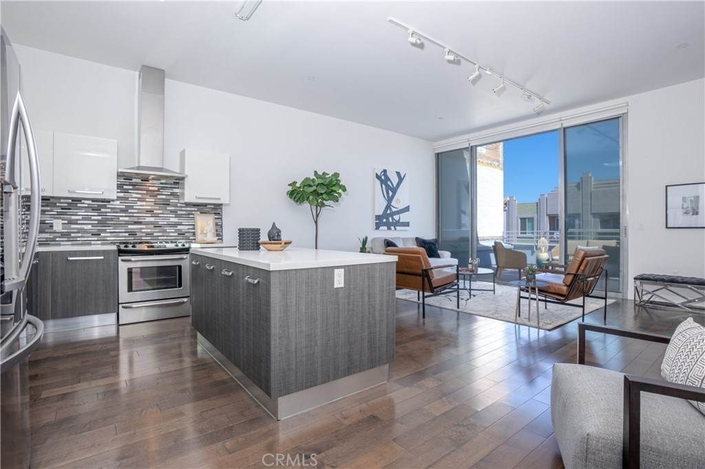 433 Pine Avenue - Photo 1