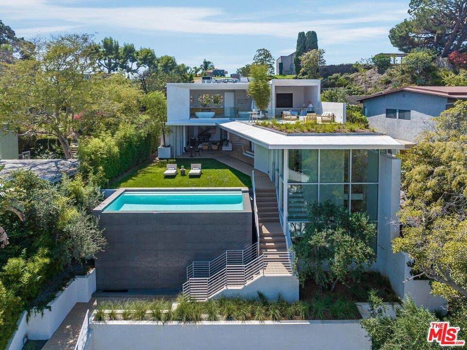926 Centinela Avenue - Photo 1