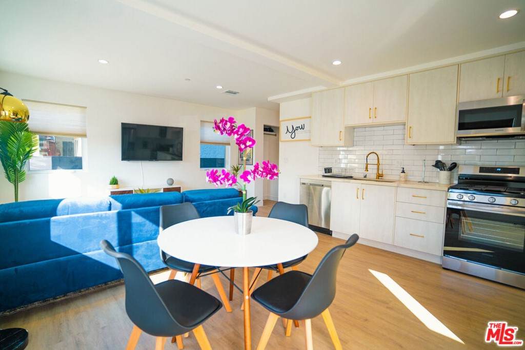 3524 Bronson Avenue - Photo 1