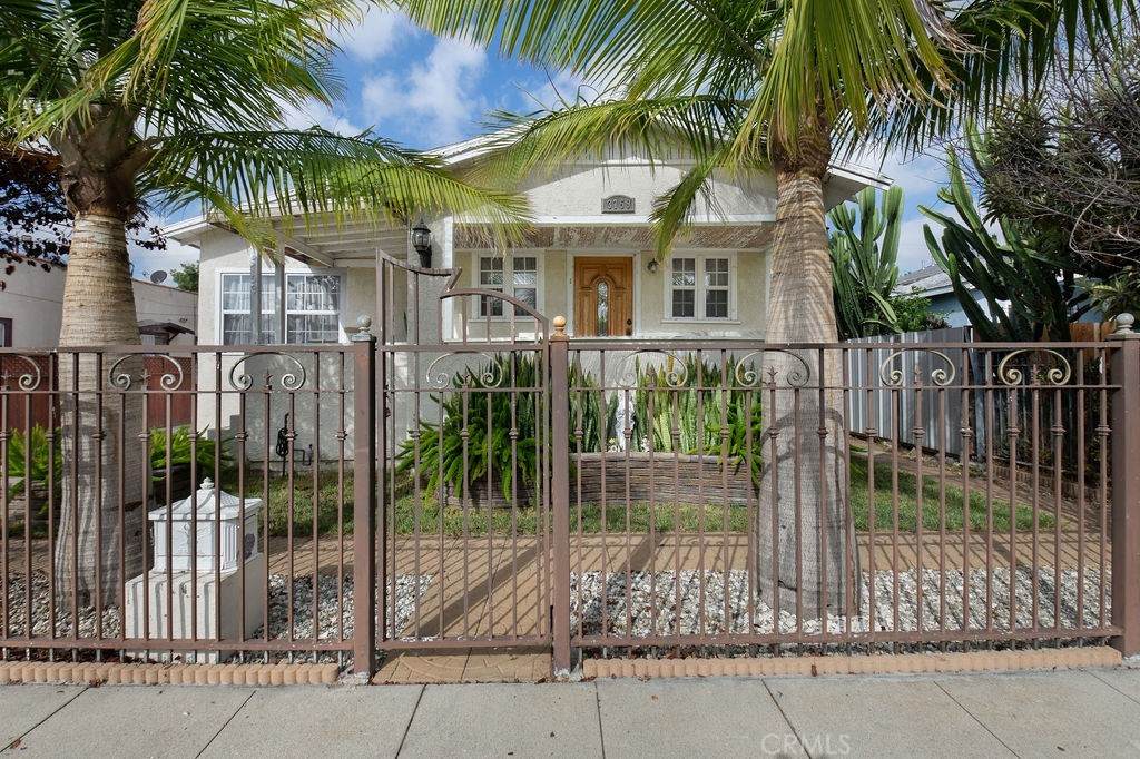 3759 St Andrews Place - Photo 1
