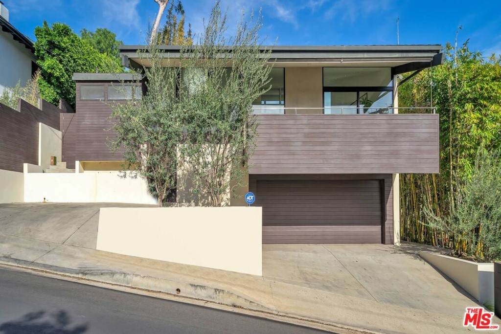 1440 Kings Road - Photo 1