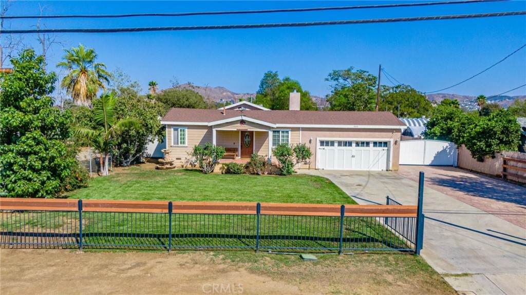 4043 Sierra Avenue - Photo 1