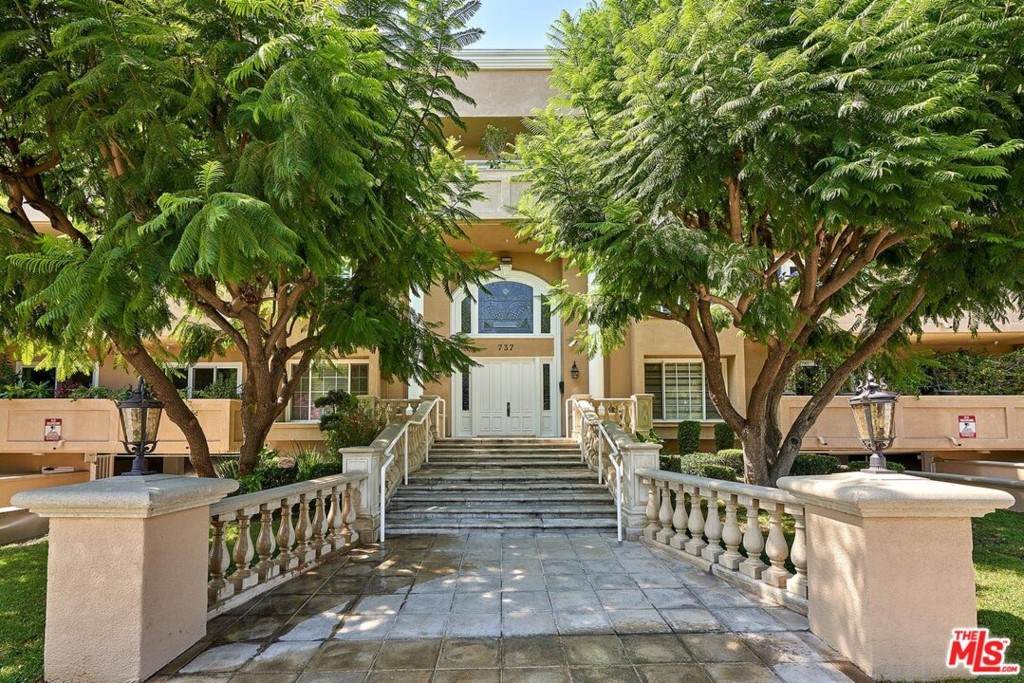 737 Windsor Boulevard - Photo 1