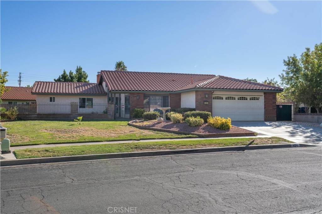 424 Bogie Street - Photo 1