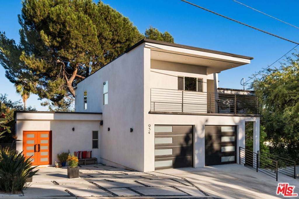 954 Dexter Street - Photo 1