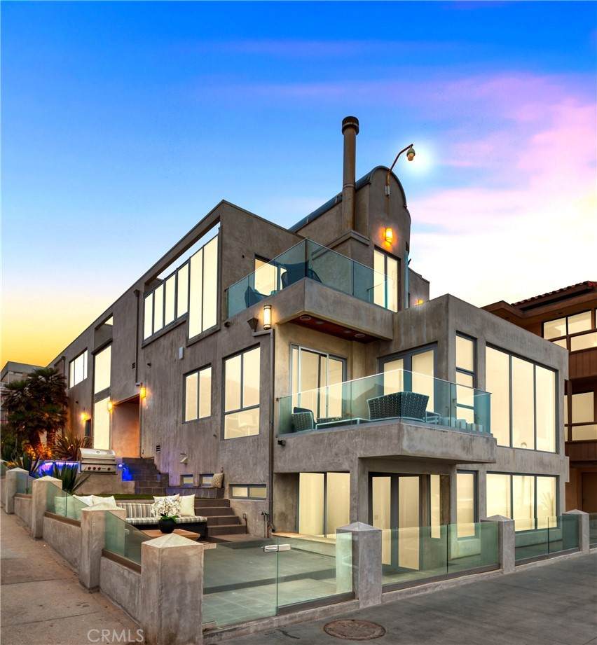 2522 The Strand - Photo 1