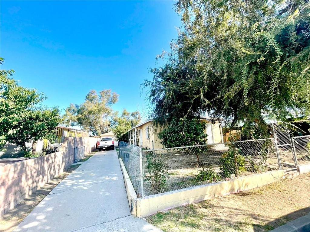 121 Glencoe Street - Photo 1