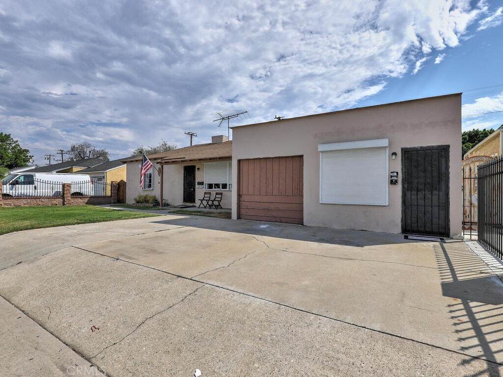 13636 Garfield Avenue - Photo 1