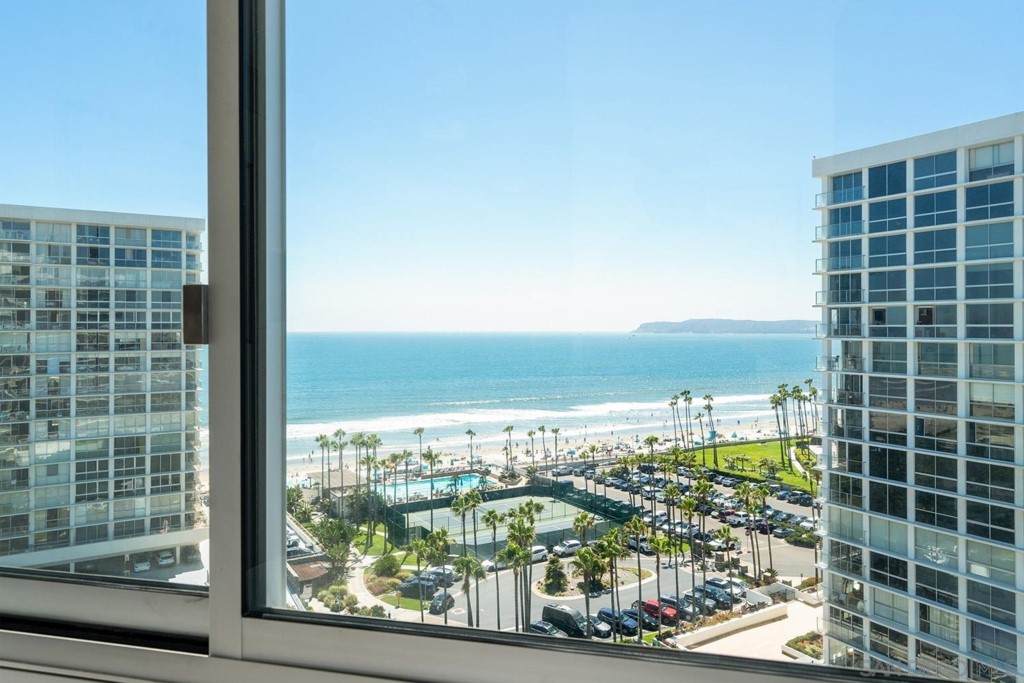 1820 Avenida Del Mundo - Photo 1