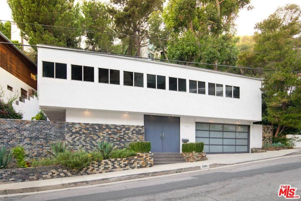 2001 Curson Avenue - Photo 1