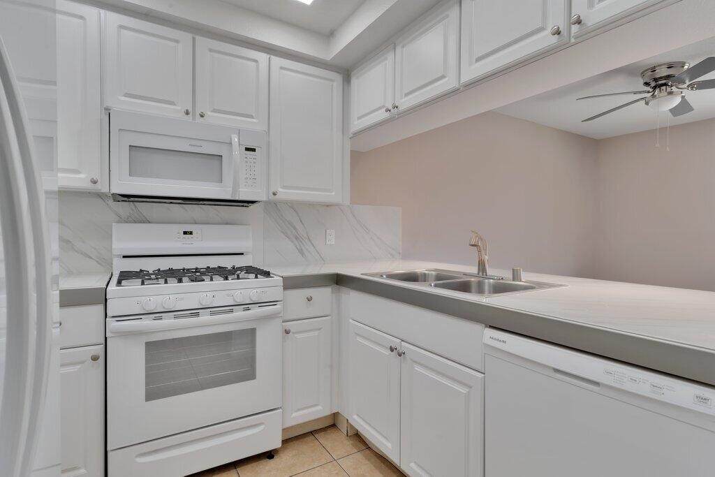 34 Lakeview Circle - Photo 1