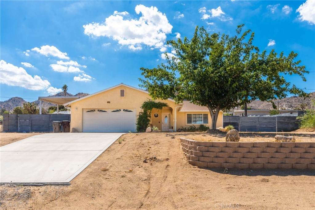 60205 Latham - Photo 1
