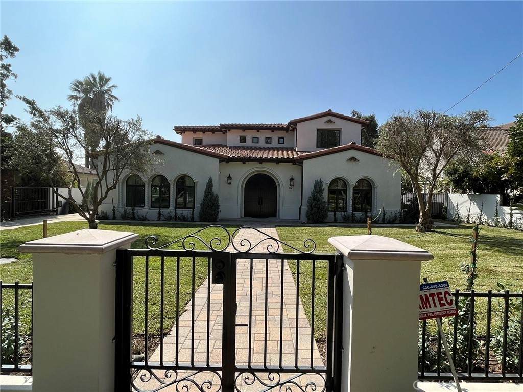 476 Palm Drive - Photo 1