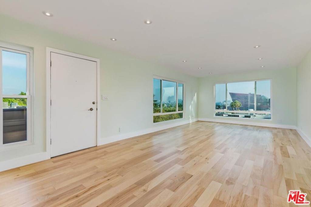 970 Palm Avenue - Photo 1