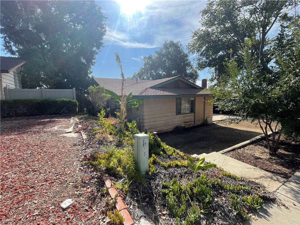 1627 Avenida Ladera - Photo 1