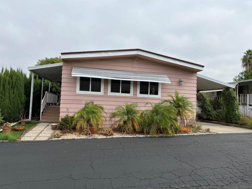 718 Sycamore - Photo 1