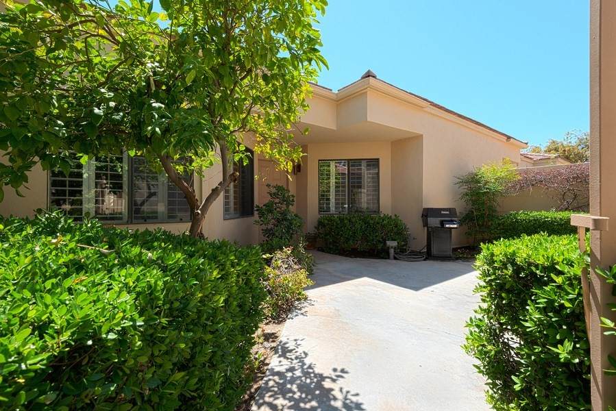 54204 Oak Tree - Photo 1