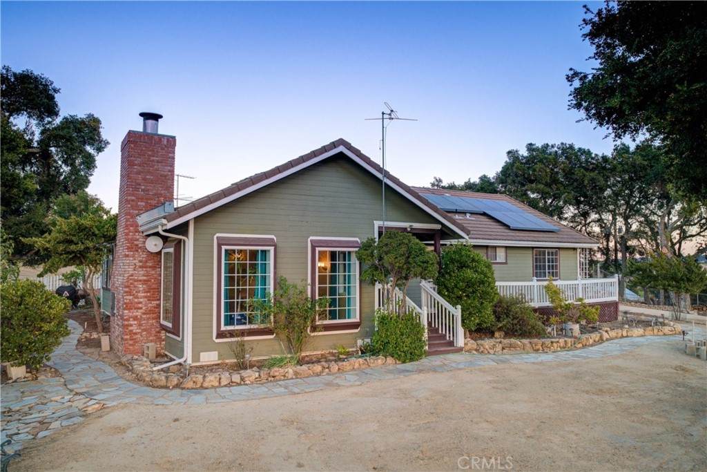 4350 Vineyard Drive - Photo 1