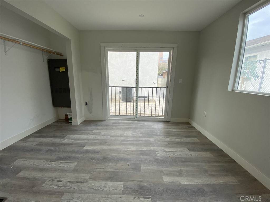 1033 Cummings Street - Photo 1