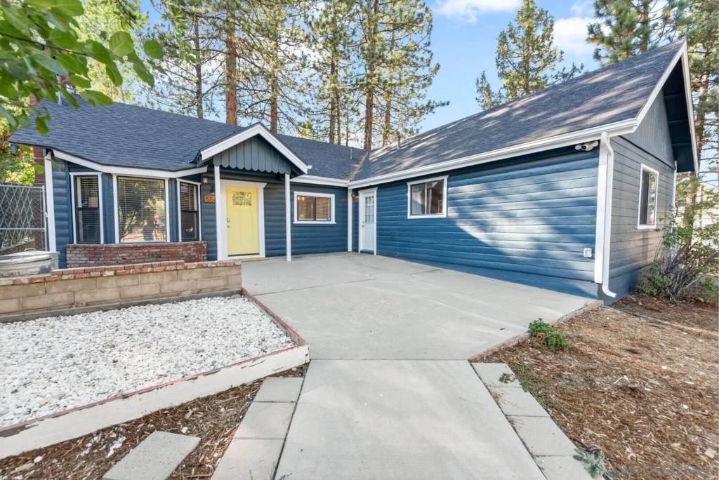 558 Badger Ln - Photo 1