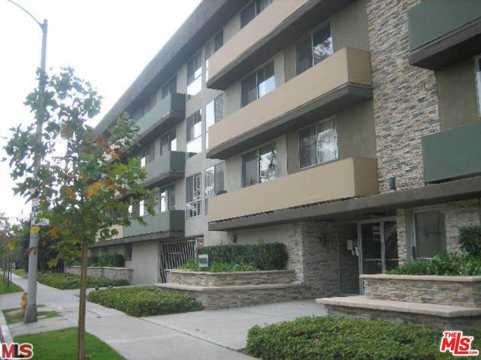 525 Sycamore Avenue - Photo 1