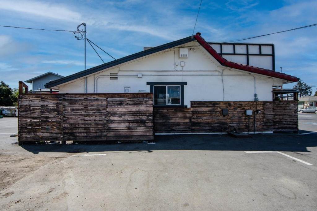 452 Lake Avenue - Photo 1