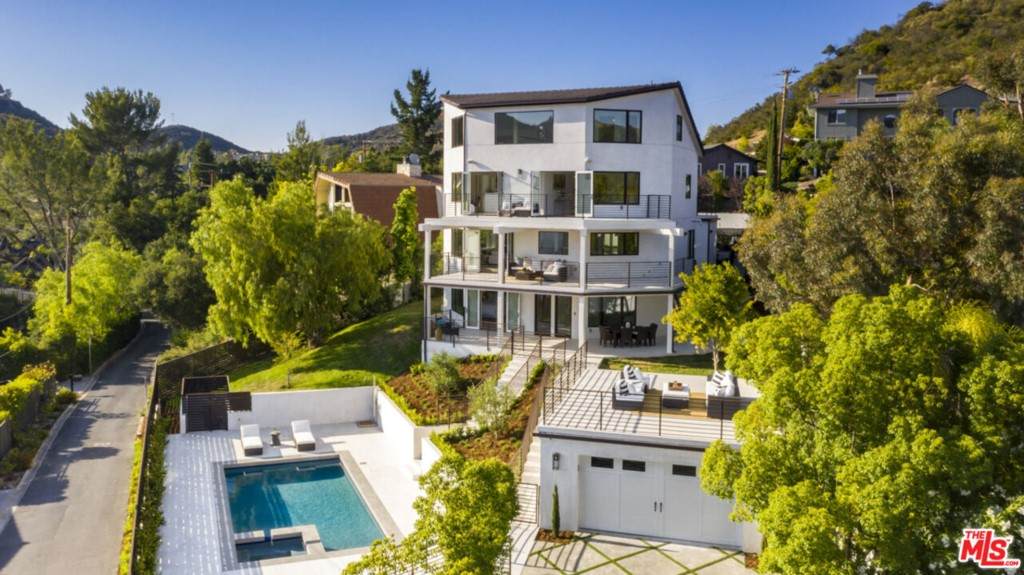 290 Lake Sherwood Drive - Photo 1