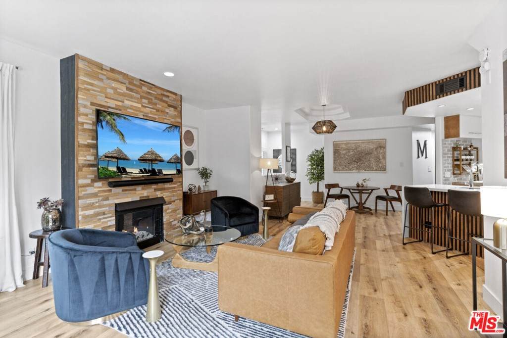 1160 Granville Avenue - Photo 1