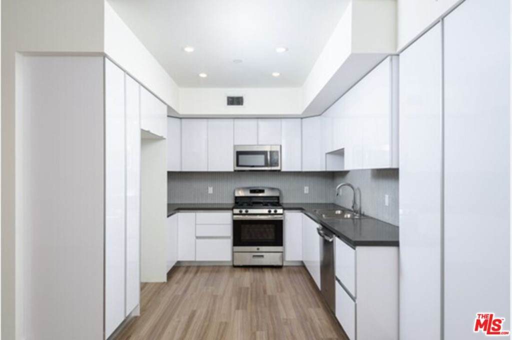 100 Orlando Avenue - Photo 1