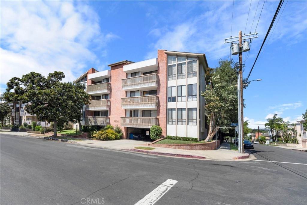 11805 Mayfield Avenue - Photo 1