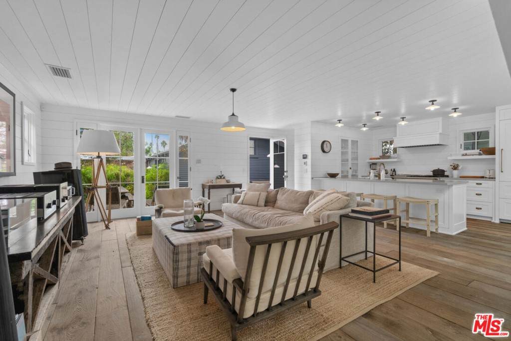 821 Nowita Place - Photo 1