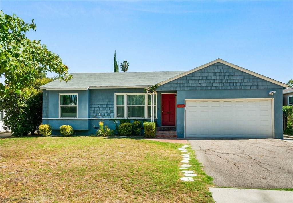 4844 Petit Avenue - Photo 1
