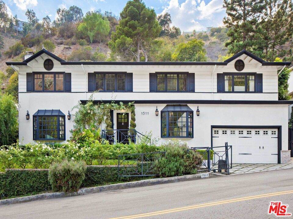 1511 San Ysidro Drive - Photo 1