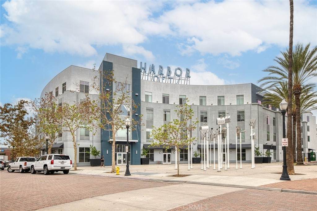 114 Harbor Boulevard - Photo 1