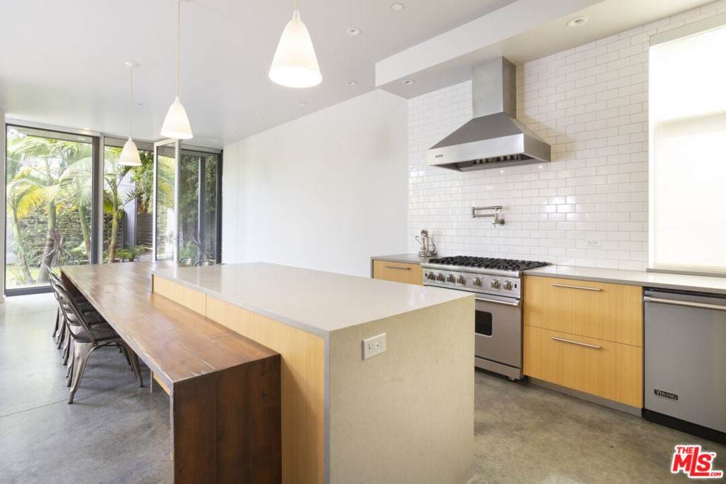 707 Flower Avenue - Photo 1