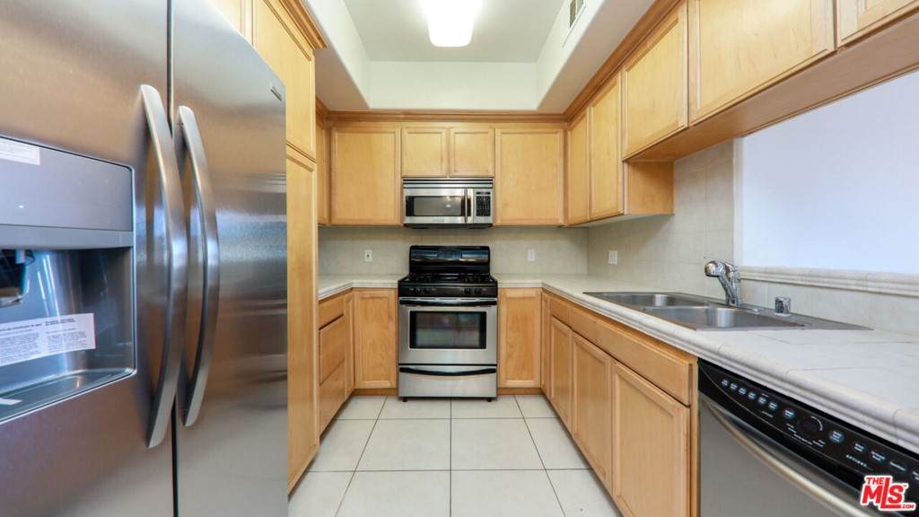 3328 Oakhurst Avenue - Photo 1