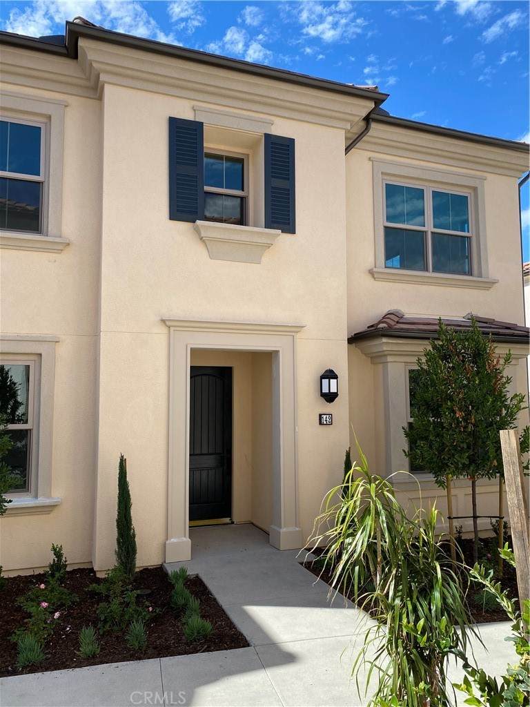 142 Newburry - Photo 1