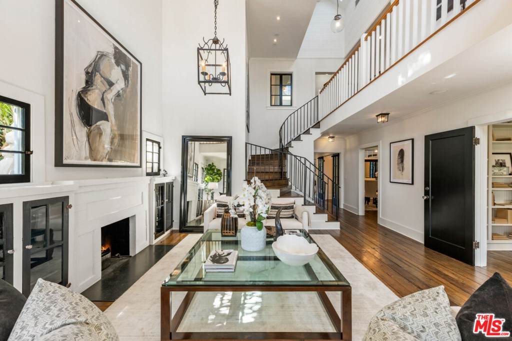 2323 California Avenue - Photo 1