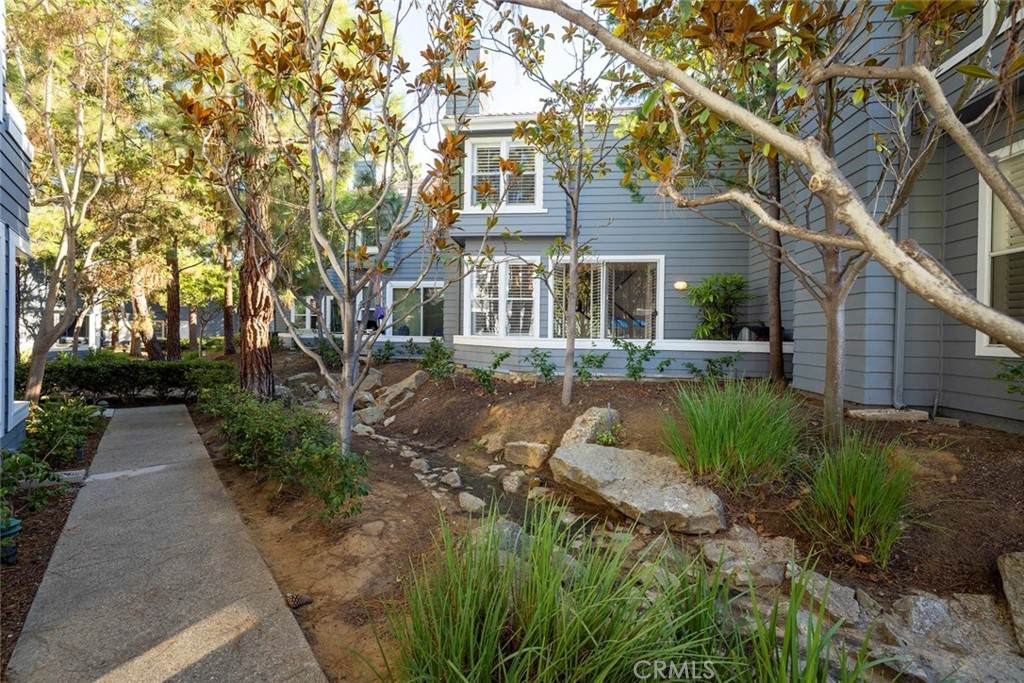 154 Woodburne - Photo 1