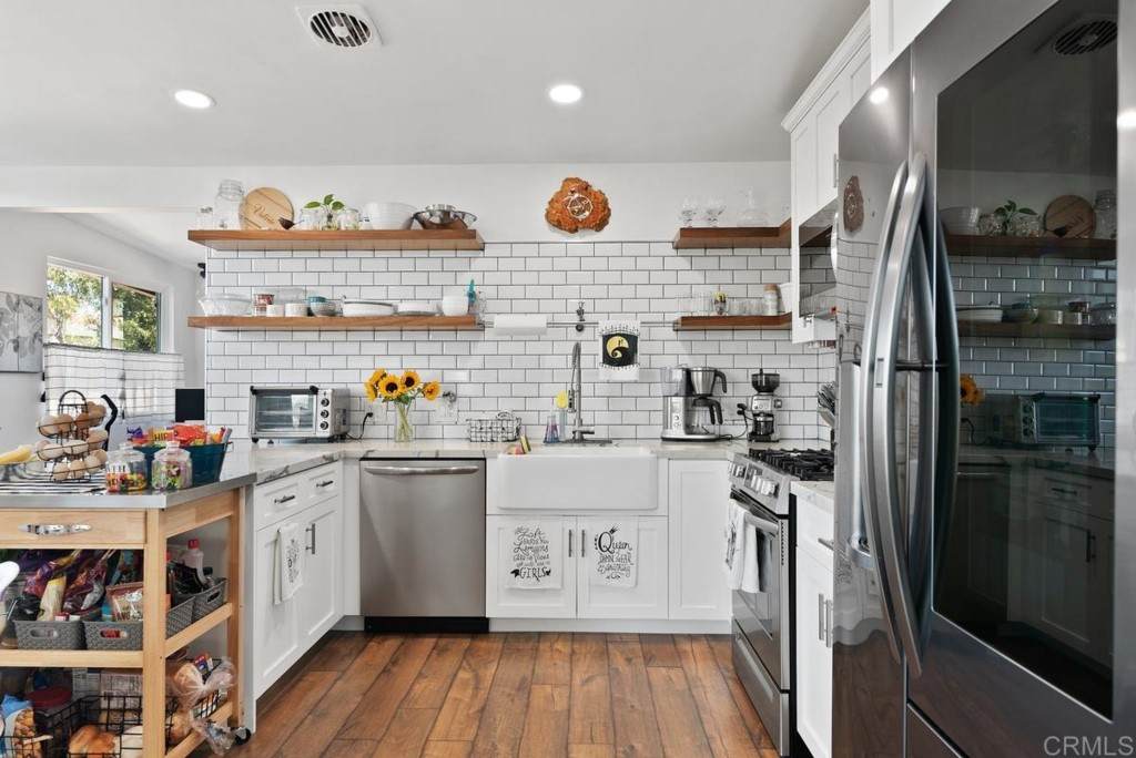 404 Orange Avenue - Photo 1