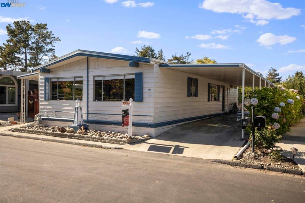 300 Plum St. - Photo 1