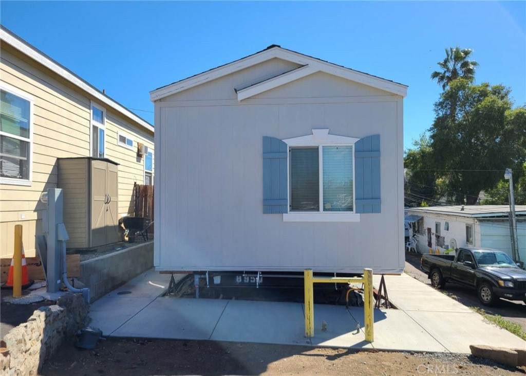1045 Vista Way - Photo 1