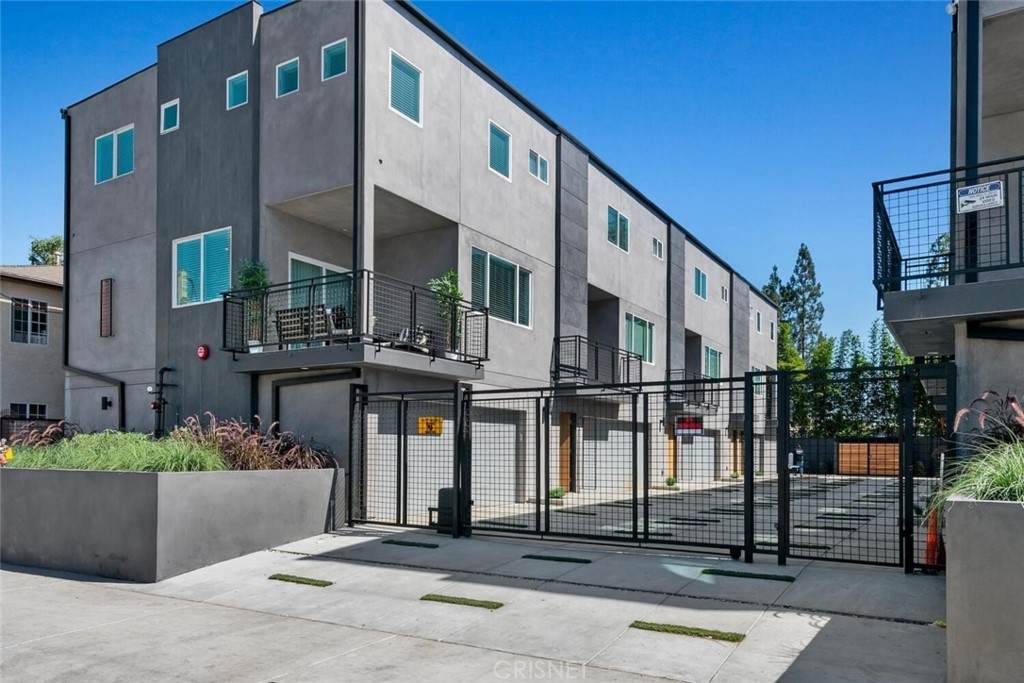 13536 Vanowen Street - Photo 1