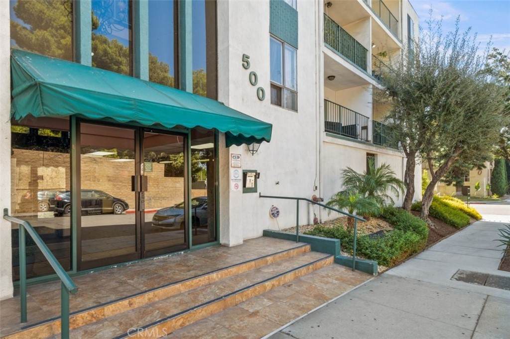 500 Jackson Place - Photo 1