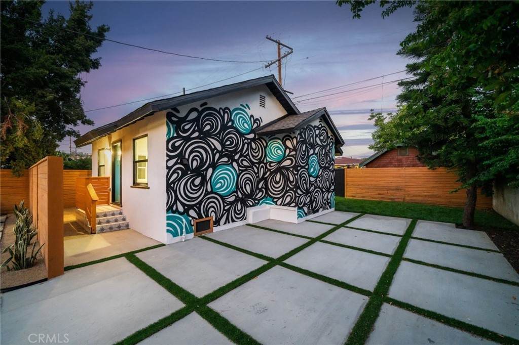 2238 Harwood Street - Photo 1